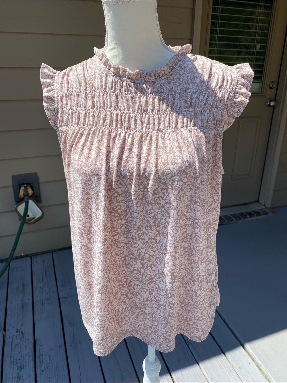 4/$20 sleeveless blouse